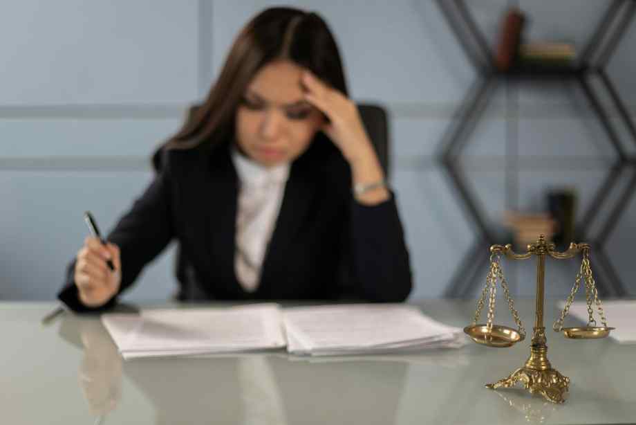 Combien gagne un avocat débutant selon les cabinets ?-C3 Challenge